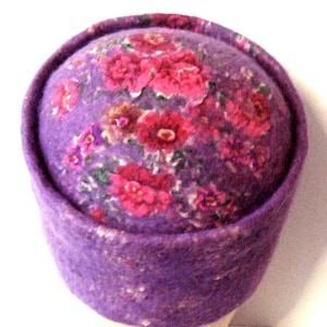 Felted Wool Hat, Floral Print, Red Pink Flowers on Lilac