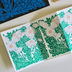 Carte marguerite linogravure grande camomille - carte en accordéon avec enveloppe / carte marguerites lino imprimé / carte de voeux pliée marguerite verte et jaune