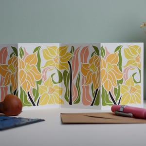 Daffodil Garland Flower Card (March Spring Birth Flower) | Single Card & Envelope imagem 2