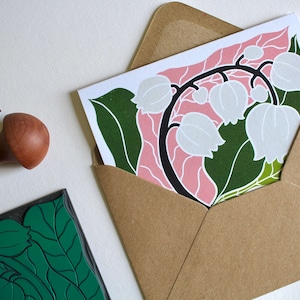 Anniversaire de fleurs de mai linogravure / printemps / carte de fleurs de muguet / carte de voeux linogravure fleur de nénuphar - carte simple avec enveloppe