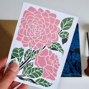 Carte de voeux linogravure fleur de camélia / carte d'anniversaire, fête des mères pour elle, jardiniers / Fleur de l'Alabama Etats-Unis - carte simple avec enveloppe