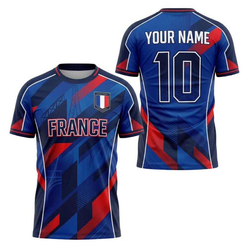 Op de afbeelding: Blauw voetbalshirt met rode en witte accenten. De voorkant toont het woord "FRANCE" en een Frans vlagembleem. De achterkant toont het nummer "10" en de tekst "YOUR NAME". Het shirt heeft een geometrisch patroon.
