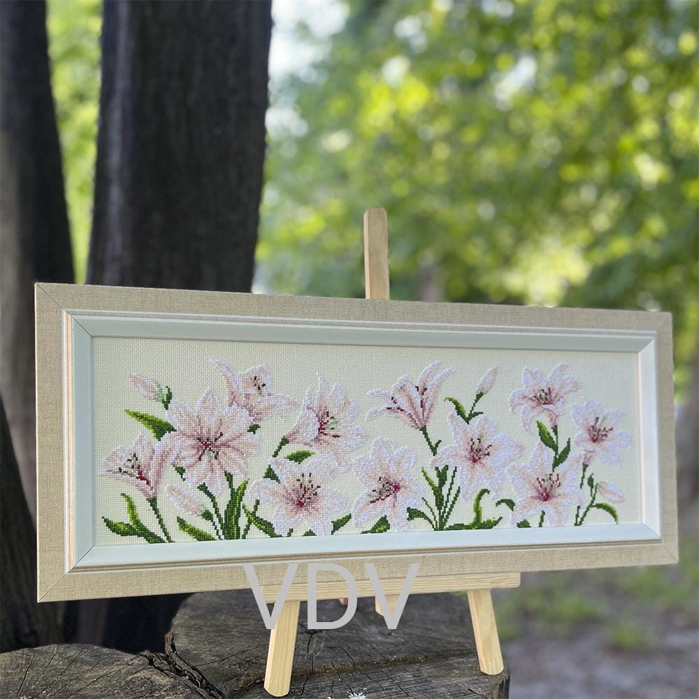 額入りの百合の花です。お気に入りの作品 ユリの花のクロスステッチキット、キッチン静物画の花柄デザイン、大人