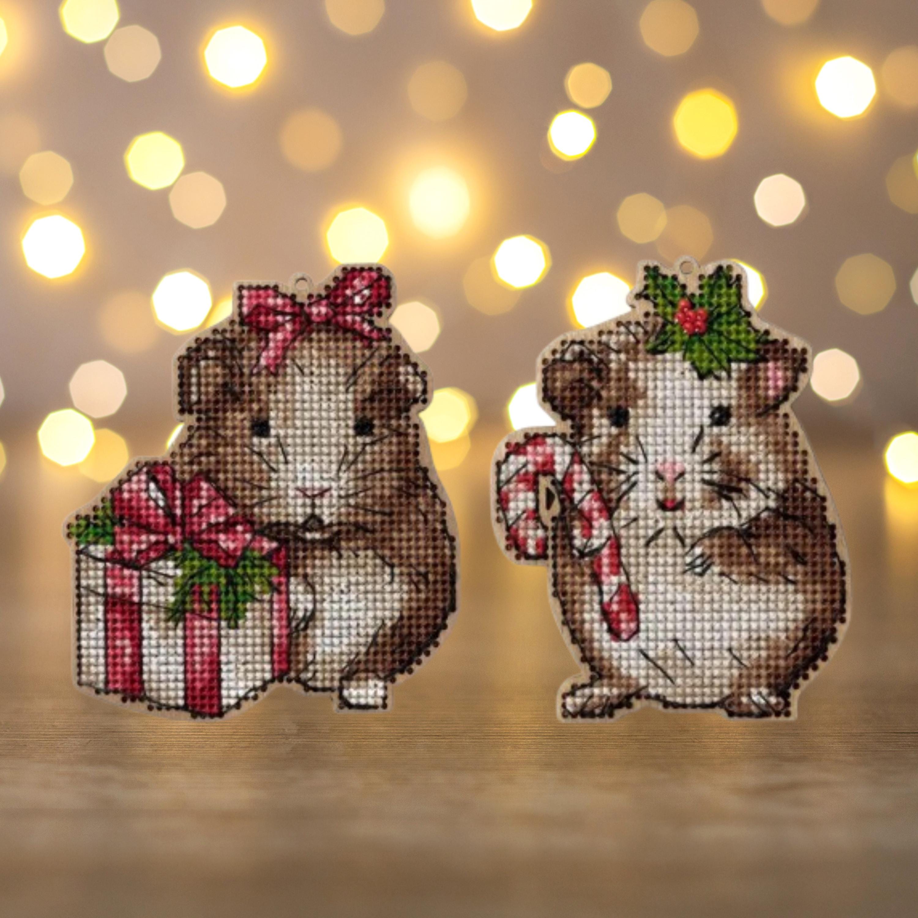Christmas hamster ornament cross stitch on wood kit, Xmas mouse with candy cane, DIY x-stitch hanging toy, Christmas tree decor