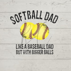 Op de afbeelding: Softbalpapa, zoals een baseballpapa, maar met grotere ballen. De tekst staat op een houten achtergrond met twee gele en rode softbalafbeeldingen.