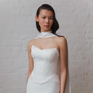 Conjunto de espartilho de noiva bordado à mão: top de cetim com saia separada - Audrey