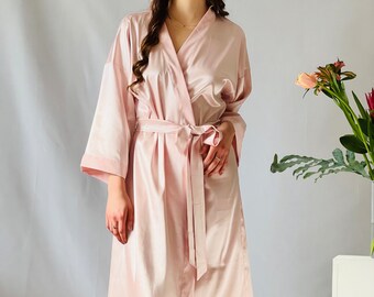 Premium Brautrobe für die Hochzeit - Dicke perlige rosa Satin-Morgenrobe - Perfektes Geschenk für die Braut - Langer Brautkleid Kimono mit Ärmeln