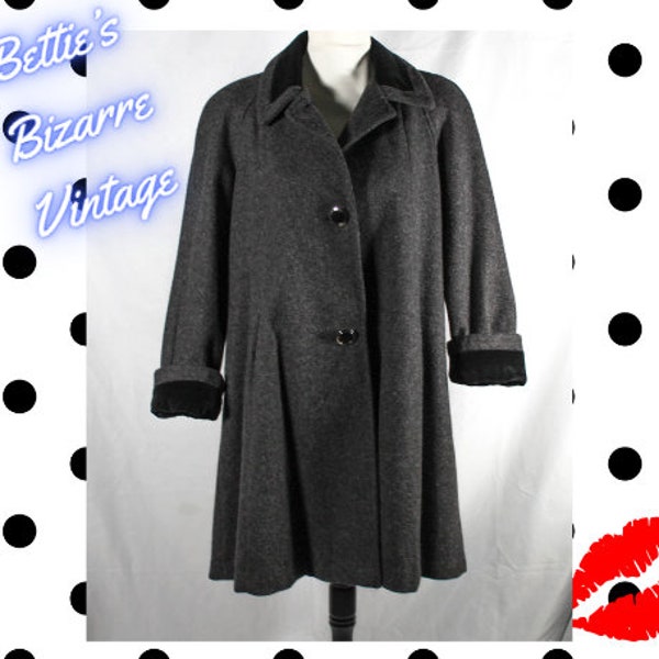Vintage 1980s Gray Wool Overcoat Black Velveteen Trim Classic New York Streetstyle