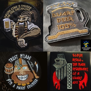 Op de afbeelding: Vier geborduurde patches met een dwerg die bier drinkt, een dwerg-ingenieur, een dwerg-bierkan en een dwerg-bijl. De patches zijn allemaal zwart met gouden en rode accenten.