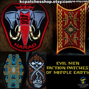 Peut inclure: Quatre patchs brodés représentant différents motifs du Seigneur des Anneaux. Les patchs sont noirs, rouges, dorés et bleus avec des détails complexes. Le texte "Evil Men Faction Patches of Middle Earth" est affiché en lettres jaunes sur fond noir. Le texte "KHALDAM CRAFT" est affiché en lettres blanches sur fond noir.