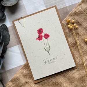 Kartka z życzeniami wykonana z papieru trawiastego, botaniczne kartki okolicznościowe, samodzielnie malowana ilustracja akwarelowa, akwarela, ręcznie malowane, kwiaty, maki, dziękuję, dziękuję karty