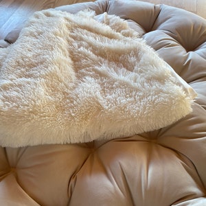 Large floor cushion with shaggy pillowcase Tailormade Round pouf Cozy floor pillow reading corner Fluffy Many sizes and colors zdjęcie 6