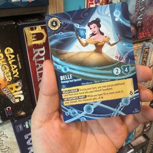 Arte alterada do cartão Lorcana - Belle Strange but Special, o primeiro capítulo lendário - TCG Card Alter Cartão pintado único