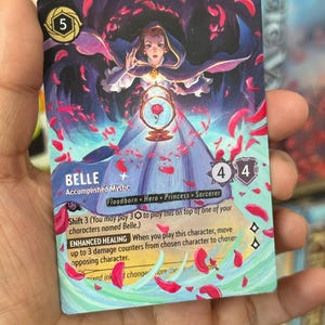 Tarjeta Disney Lorcana hecha a pedido con arte alterado: Bella, extensión de arte místico lograda: tarjeta TCG Alter La bella y la bestia
