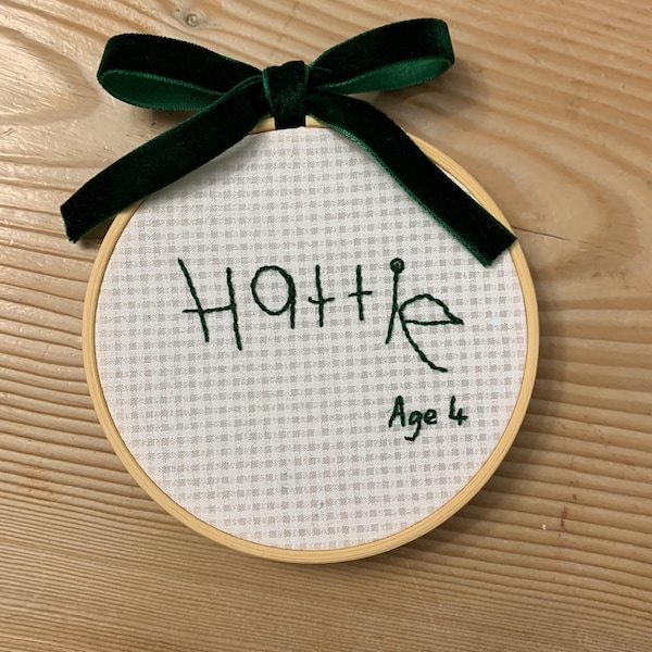 Kundenspezifisches Ornament ~ Hand gestickt