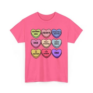 T-shirt coeurs bonbon infirmière, chemise humour Saint-Valentin, vêtements d'infirmière unisexe, t-shirt graphique drôle de Saint-Valentin, cadeau Saint-Valentin image 5