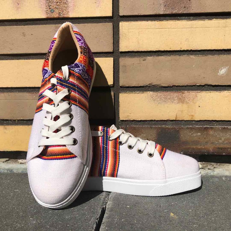 The shoes are made of soft fabric with rubber bottom. The shoes are made of woven fabrics with Inca patterns. Peruvian shoes, sneakers with Inca textile from Peru, sneakers cat, converse style, Peruvian sneakers, Inca textile, handmade ethnic shoes.