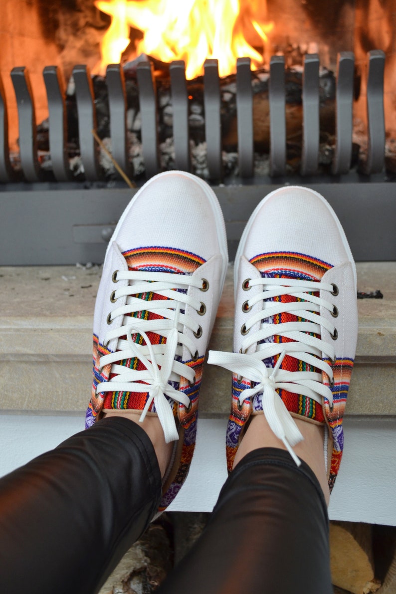 The shoes are made of soft fabric with rubber bottom. The shoes are made of woven fabrics with Inca patterns. Peruvian shoes, sneakers with Inca textile from Peru, sneakers cat, converse style, Peruvian sneakers, Inca textile, handmade ethnic shoes.