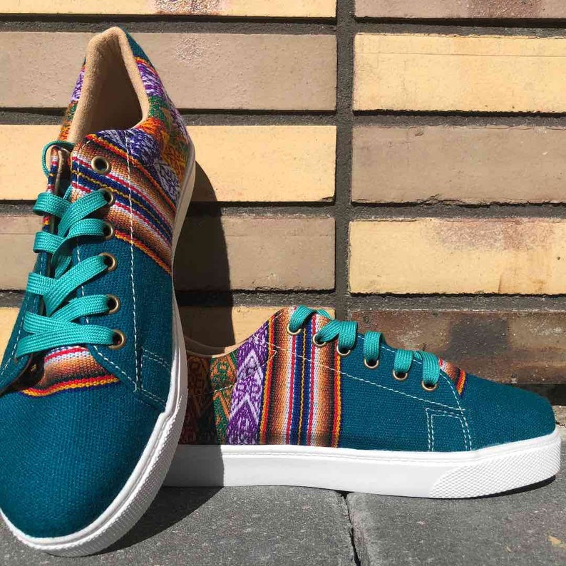 The shoes are made of soft fabric with rubber bottom. The shoes are made of woven fabrics with Inca patterns. Peruvian shoes, sneakers with Inca textile from Peru, sneakers cat, converse style, Peruvian sneakers, Inca textile, handmade ethnic shoes.