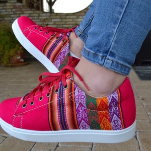The shoes are made of soft fabric with rubber bottom. The shoes are made of woven fabrics with Inca patterns. Peruvian shoes, sneakers with Inca textile from Peru, sneakers cat, converse style, Peruvian sneakers, Inca textile, handmade ethnic shoes.