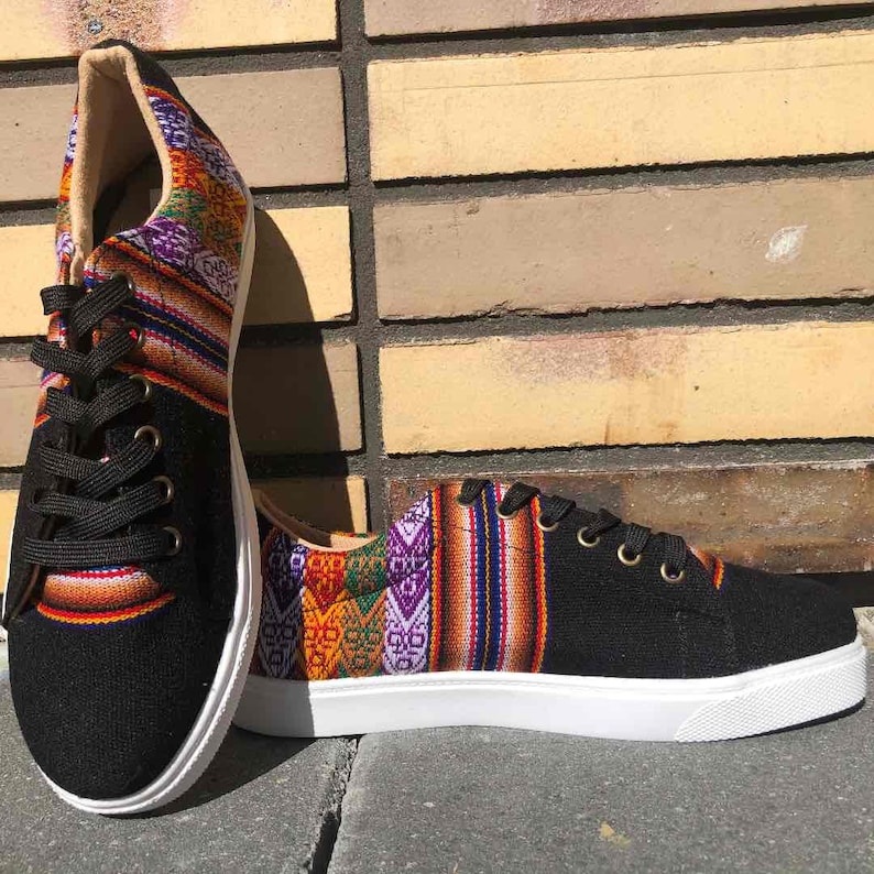 The shoes are made of soft fabric with rubber bottom. The shoes are made of woven fabrics with Inca patterns. Peruvian shoes, sneakers with Inca textile from Peru, sneakers cat, converse style, Peruvian sneakers, Inca textile, handmade ethnic shoes.