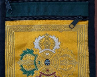 Bolsa para pasaporte de brocado tibetano – Seda amarillo dorado, símbolo de doble dorje, estuche de viaje