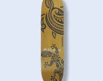 Skateboard Hawaiian style with transparent griptape