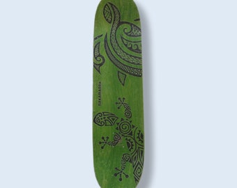 Skateboard Hawaiian style with transparent griptape