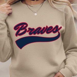ブレーブス PNG SVG 野球シャツ、チアマスコット スクリプト昇華デザイン、ブレーブス 野球 PNG、試合日 PNG シーズン