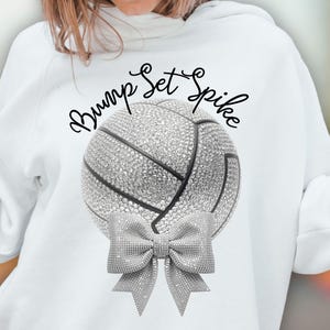 Design PNG di pallavolo, fiocco da pallavolo con strass gioiello, download digitale di punte Bump Set, grafica glamour per maglietta sportiva scintillante