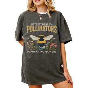 Camiseta de jardinería Camiseta de abejas Camiseta de flores silvestres Camiseta de insectos Camiseta de primavera Regalo para amantes de las abejas Camiseta para salvar a las abejas Camiseta de flores Camiseta de abejas de miel