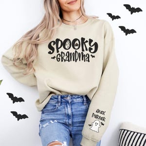 Felpa di Halloween &quot;Nonna spettrale&quot;, maglietta personalizzata per la nonna con nomi personalizzati per i nipoti sulla manica, regalo autunnale per la stagione spettrale della nonna