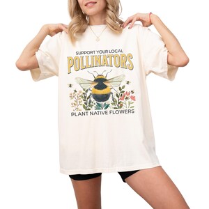 Camiseta de jardinería Camiseta de abejas Camiseta de flores silvestres Camiseta de insectos Camiseta de primavera Regalo para amantes de las abejas Camiseta para salvar a las abejas Camiseta de flores Camiseta de abejas de miel