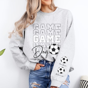 サッカー試合日スウェットシャツ サッカースウェットシャツ カスタムサッカーママスウェットシャツ パーソナライズされたサッカーセーター 試合日サッカースウェットシャツ