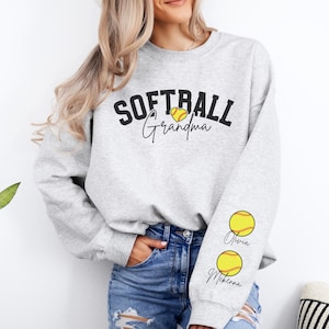 Felpa da softball per nonna Felpa da softball per nonna con nomi sulla manica Felpa da softball personalizzata Regali personalizzati per softball per nonna
