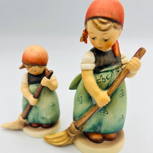 Vintage Hummel Figurine 171 - Small & Medium Size | Adorable Collectible Porcelain Sculpture | Charming Gift Idea