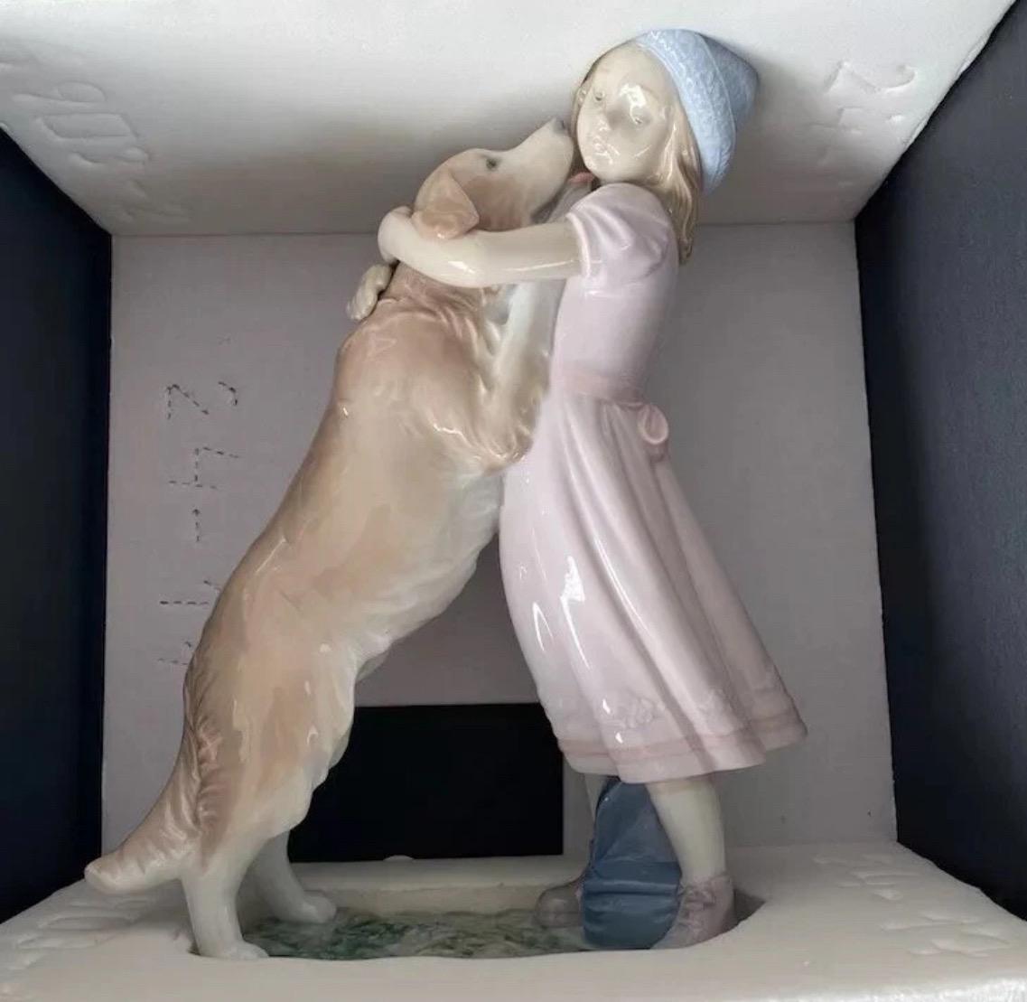 リヤドロ スペイン #6903 「温かい歓迎」 少女と犬の置物 – 廃盤