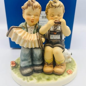 Rare Exclusive Edition Hummel Goebel Germany #915 “Tuning Up” Figurine 5.5” TMK8