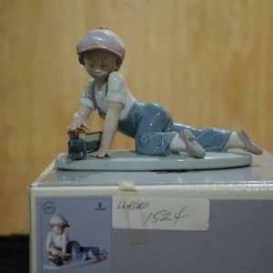 Lladro figurines Retired ALL Aboard 7619 comes with box