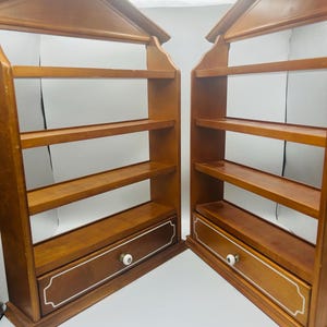 Scaffale in legno vintage LENOX Spice Village del 1989 – Mensola espositiva per 24 barattoli (solo mensola) immagine 4