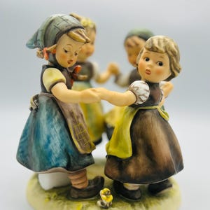 Hummel retired Figurine: Ring Around the Rosie - 348 With Original Box