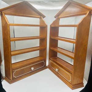 Scaffale in legno vintage LENOX Spice Village del 1989 – Mensola espositiva per 24 barattoli (solo mensola) immagine 3