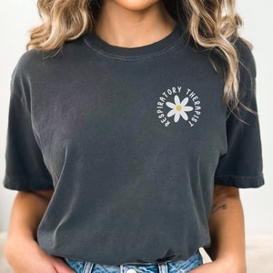 Camiseta floral de terapeuta respiratório Comfort Colors®, camisa de terapeuta respiratório certificado, camiseta de terapia respiratória registrada