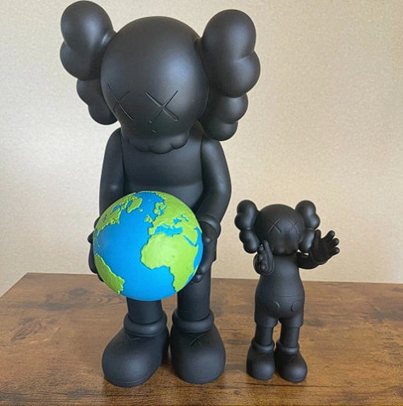 Kaws figures -  France