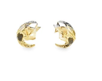 Aretes de estrella y luna en oro amarillo macizo de 14 quilates.