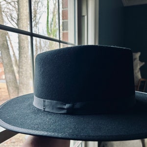 Wide Brim Black Felt Fedora Hat**Lainey Wilson Hat**Cowboy hat**Designer**Women**flat brim**boho**vintage**concert**festival**felt hat**