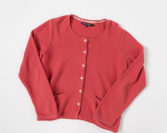 Cárdigan de punto para mujer Gudrun Sjoden, color coral, con botones delanteros y bolsillos, estilo escandinavo, talla L.