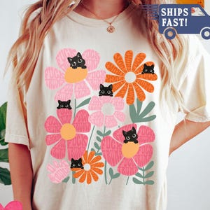 Koszulka z ukrytym przesłaniem i kwiatowym kotem antytrumpowskim: Subtelna antyfaszystowska koszulka retro