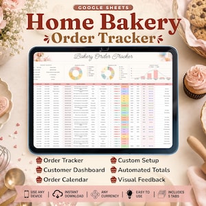 Può includere: Un tablet digitale mostra un Google Sheets Home Bakery Order Tracker con interfaccia a foglio di calcolo, grafici e colonne di dati. Sotto lo schermo, il testo elenca funzionalità come il tracciamento ordini e i totali automatici.