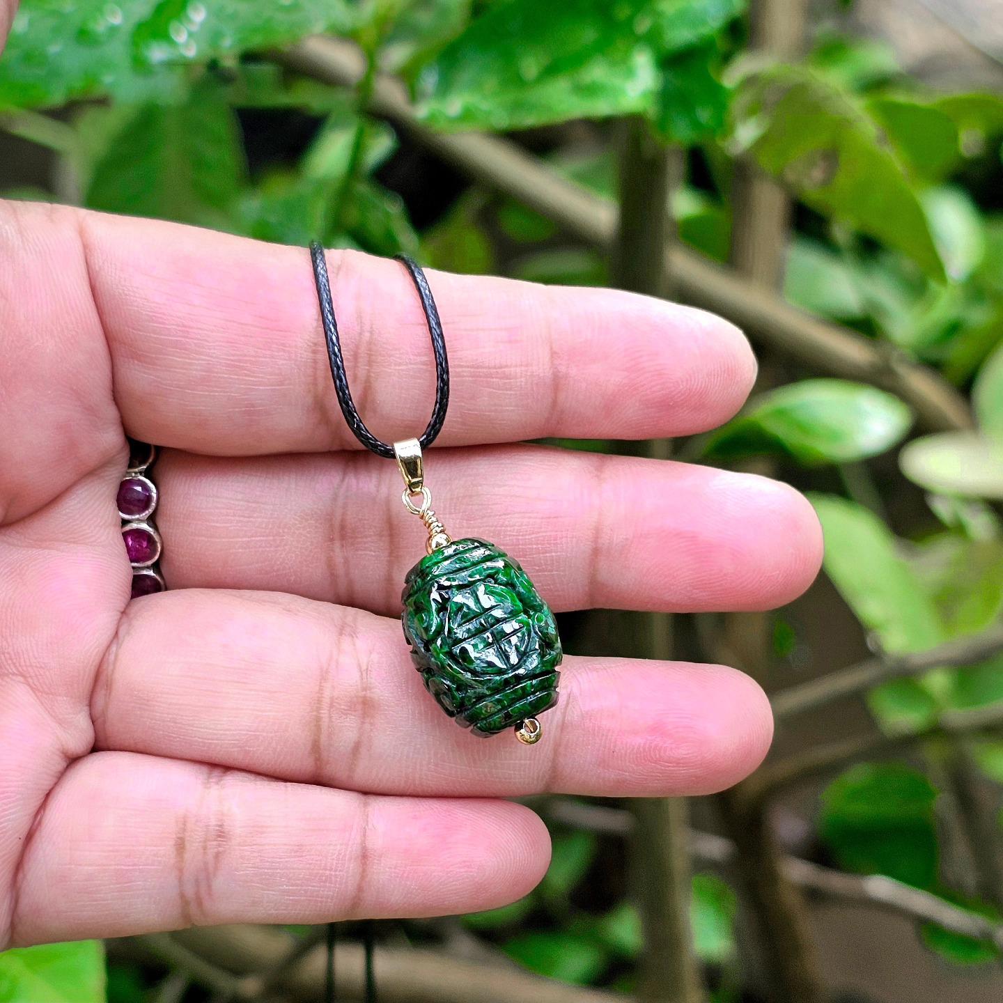 ビルマ産翡翠ペンダント：皇帝グリーン貔貅彫刻のお守り - Etsy 日本